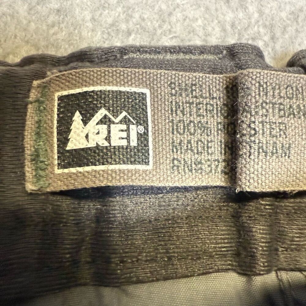 REI Men's Size XL Grey 8" Inseam Cargo Style Bermuda Shorts Outdoors Hiking Work - Picture 4 of 8